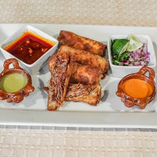 Rollos De Huevo Y Birria / Birria Egg Rolls